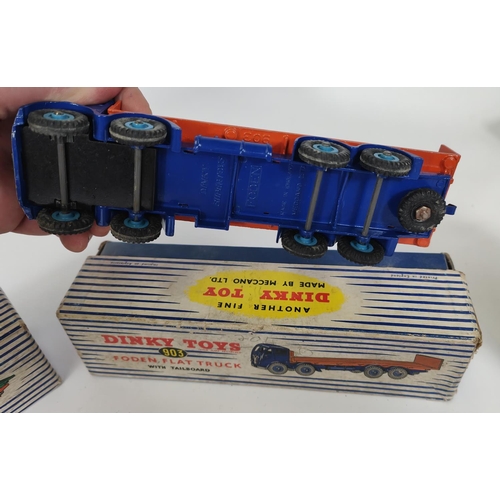 386 - DINKY SUPERTOYS: 902 Foden Flat Truck orange body and green flat bed in box; 903 Foden Flat Truck wi... 