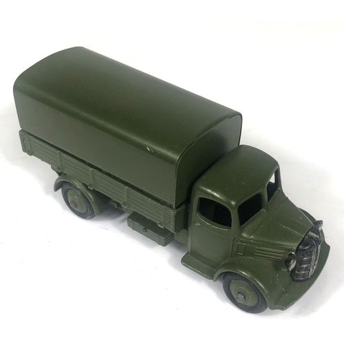 444 - DINKY TOYS: 30hm Daimler Military Ambulance, 615 Military Jeep with attached Howitzer gun, 30S Milit... 