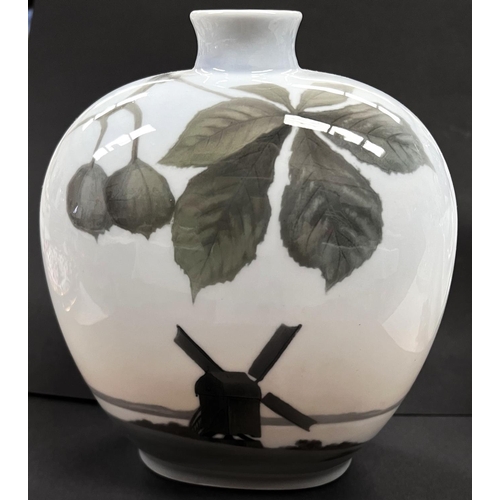 538 - A Royal Copenhagen 'pilgrim flask' vase, height 17cm