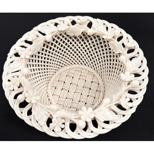 539 - A Belleek woven basketwork bowl, diameter 14cm