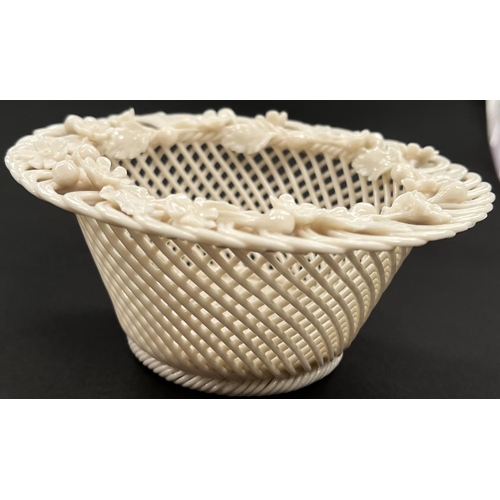 539 - A Belleek woven basketwork bowl, diameter 14cm