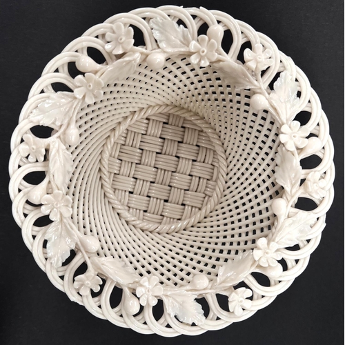 539 - A Belleek woven basketwork bowl, diameter 14cm