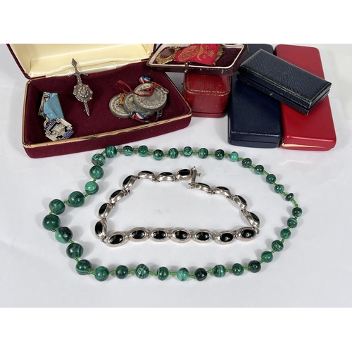 713A - A malachite bead necklace; a Mexican silver and onyx necklace; a hallmarked silver Scottish brooch; ... 