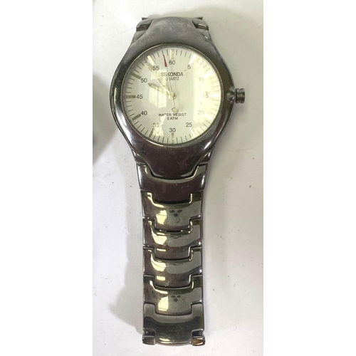 741B - A SEKONDA quartz gents wristwatch and matching ladies Sekonda