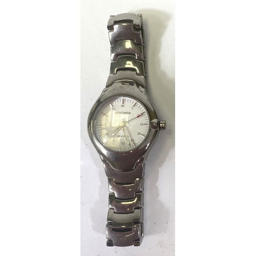 741B - A SEKONDA quartz gents wristwatch and matching ladies Sekonda