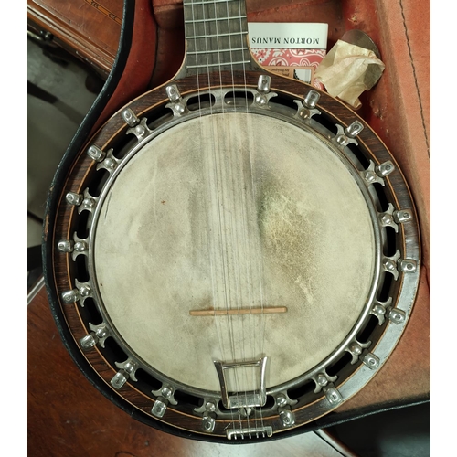 184A - The 'New Windsor' popular model 5 Banjo in a case.