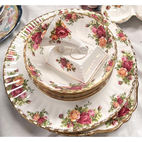 581A - A selection of Royal Albert Old Country Roses china, 20 pieces approx