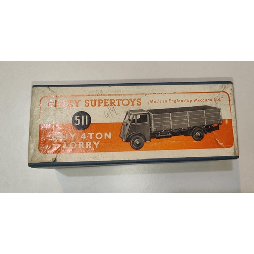 402 - DINKY SUPERTOYS: 511 Guy 4-Ton Lorry in tan with red highlights, red hubcaps and blue box with orang... 