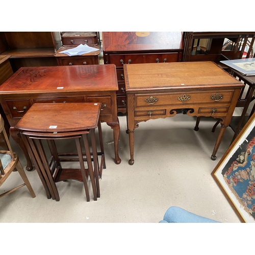 917 - A Victorian pair of ladies and gents spoon back chairs in carved walnut on knurled feet and cas... 