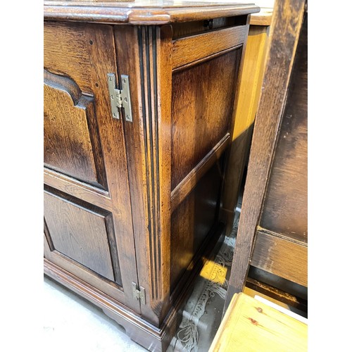 869 - An 18th century style distressed oak hostess trolley in the manner of Titchmarsh & Goodwin enclo... 