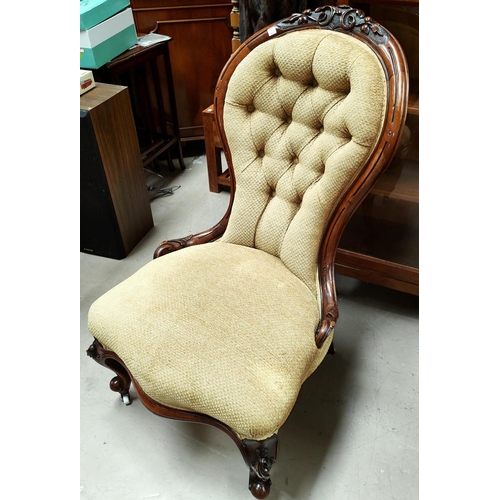 1056 - A Victorian pair of ladies and gents spoon back chairs in carved walnut on knurled feet and cas... 