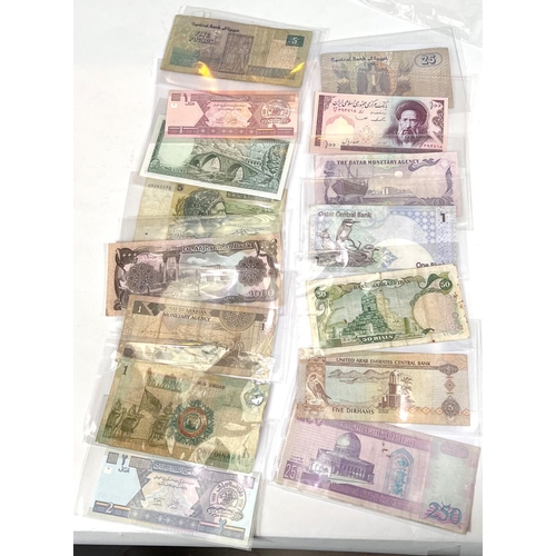 158A - A selection of Middle Eastern banknotes: Qatar, Iraq, Saudi Arabia, UAE, etc. 