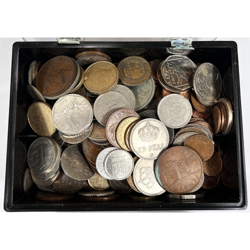 193 - A quantity of GB and foreign coins