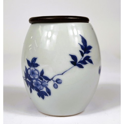 430 - A Chinese blue and white barrel shaped vase with leaf mark to base and wooden lid, ht. 8cm and a Chi... 