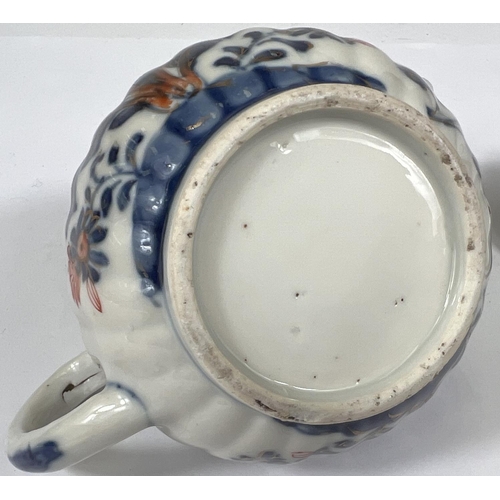 467 - A late 18th/early19th century Chinese small Imari teapot, with gilt highlighted decoration of butter... 