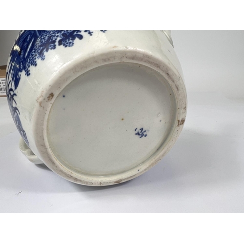 542 - A First Period Worcester blue & white teapot of ovoid form, decorated in the 'Fisherman & Co... 