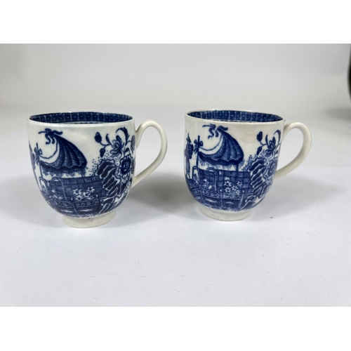 543 - Five pieces of First Period Worcester blue & white teaware in the 'Fisherman & Cormoran... 