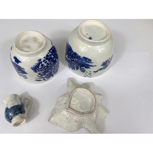 544 - A First Period Worcester blue & white vase and leaf dish, decorated in the 'Fisherman & Corm... 