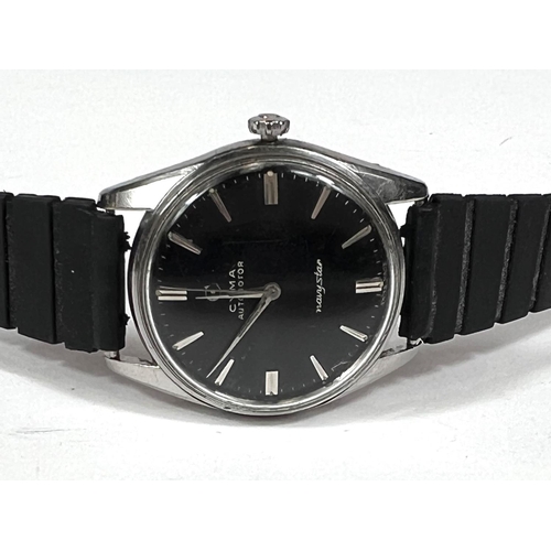 609B - A mid 20th century CYMA Navy Star gents wristwatch in stainless steel case, date aperture, silver ba... 