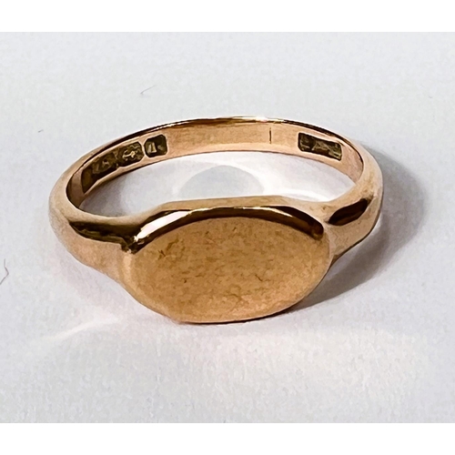 658 - An 18 carat hallmarked gold signet ring, size N-O,  4gm