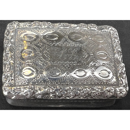 675 - A hallmarked silver rectangular vinaigrette with chased decoration and gilt pierced grill, by Nathan... 