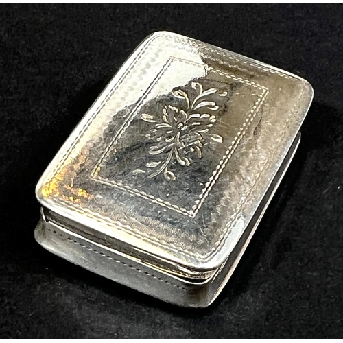 676 - A hallmarked silver rectangular vinaigrette with chased decoration and gilt pierced grill, by Nathan... 