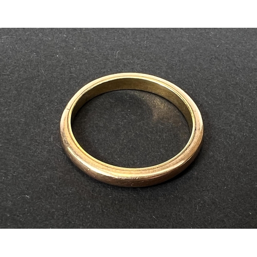 739 - A 22 carat gold wedding band, 4.3gm