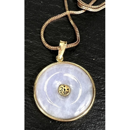 748 - A white jade pendant in yellow metal mount stamped '14k'cwith 9 carat gold chain, weight of chain 4.... 