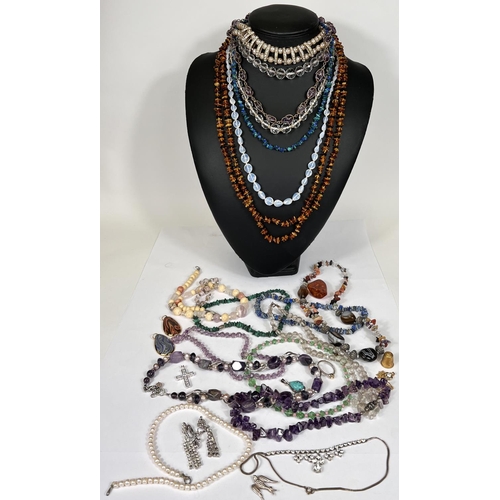 794 - A selection of vintage costume jewellery to include diamante items, amethyst colour beads, amber col... 