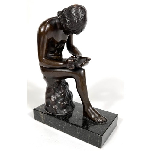 832 - A bronze nude man, seated and pulling a thorn from his foot, on marble base, unsigned, height 18cm