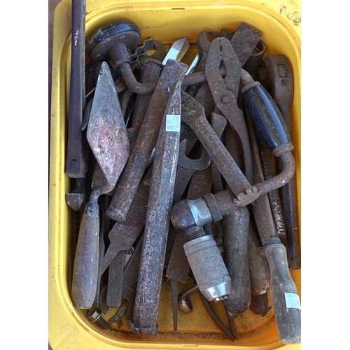 88E - An assortment of vintage chisels and other similar tools