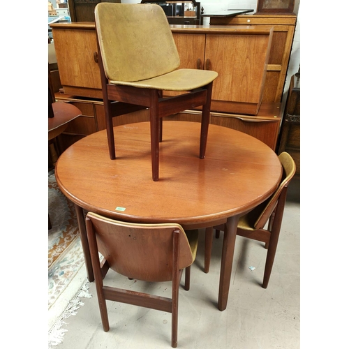 968 - A mid 20th century teak extending circular dining table by Elliots of Newbury with single leaf and t... 