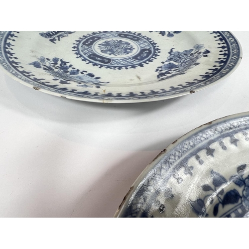 407 - A pair of Chinese 18th century blue and white plates, floral decoration dia. 23cm (hairline, frittin... 