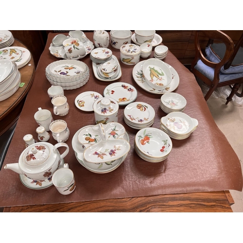 504 - A very large selection of Royal Worcester 