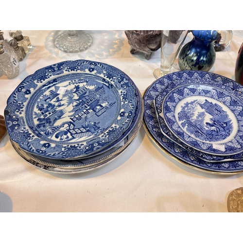 557 - A selection of blue and white plates