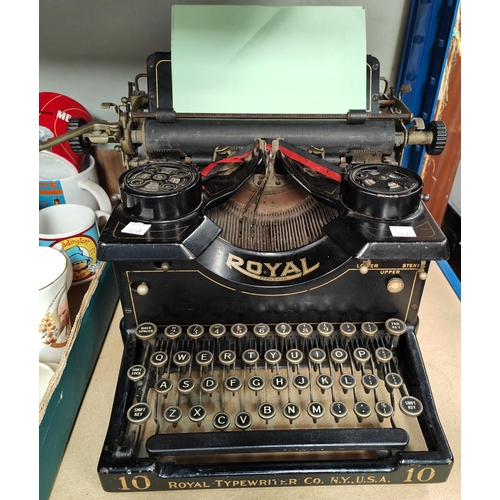 182A - An early 20th century Royal office typewriter.