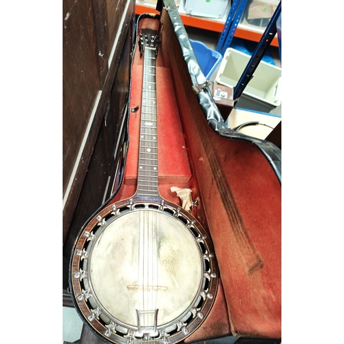 278 - The 'New Windsor' popular model 5 Banjo in a case.