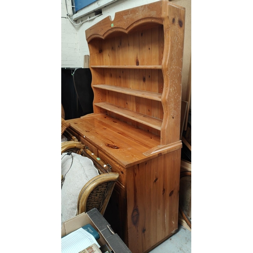 962 - A modern pine Welsh dresser with 3 drawers and 3 cupboards to the base