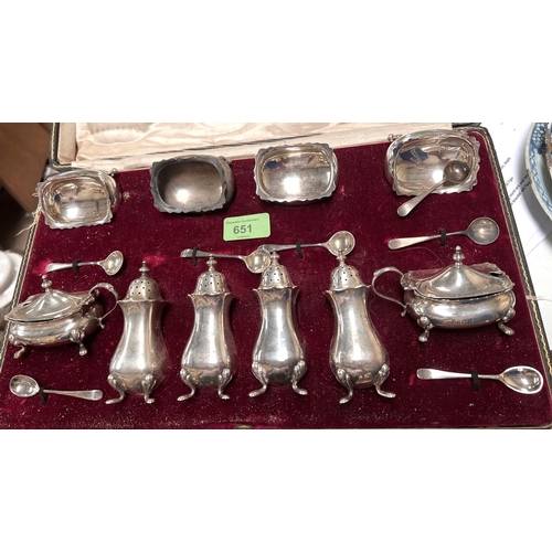 651 - A hallmarked silver 10 piece cruet set in the Georgian style comprising 4 salts, 4 pepper pots and 2... 