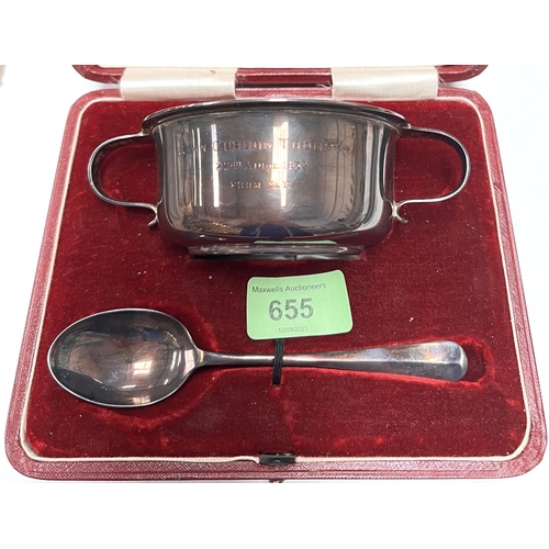 655 - A hallmarked silver christening set comprising porringer and spoon, cased, Birmingham 1931, 4oz