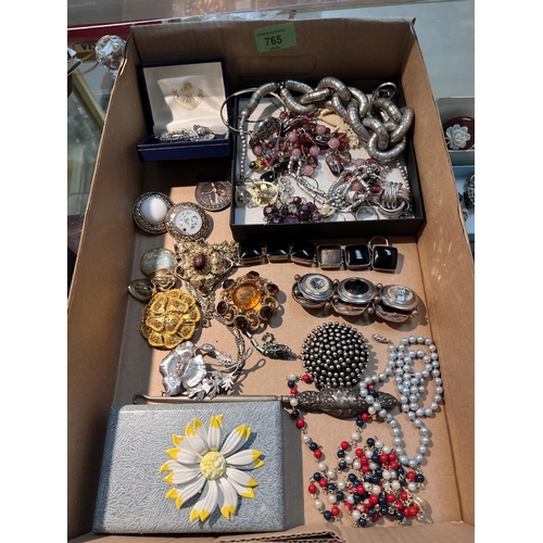 765 - A quantity of costume jewellery