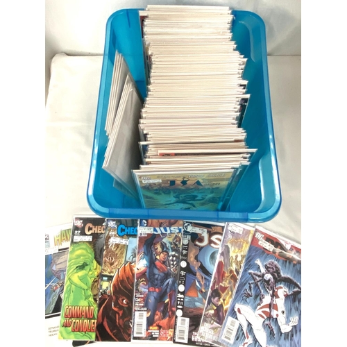 316A - A collection of approx. 160 Marvel/DC comics from various periods, including Checkmate, Doom Patrol ... 