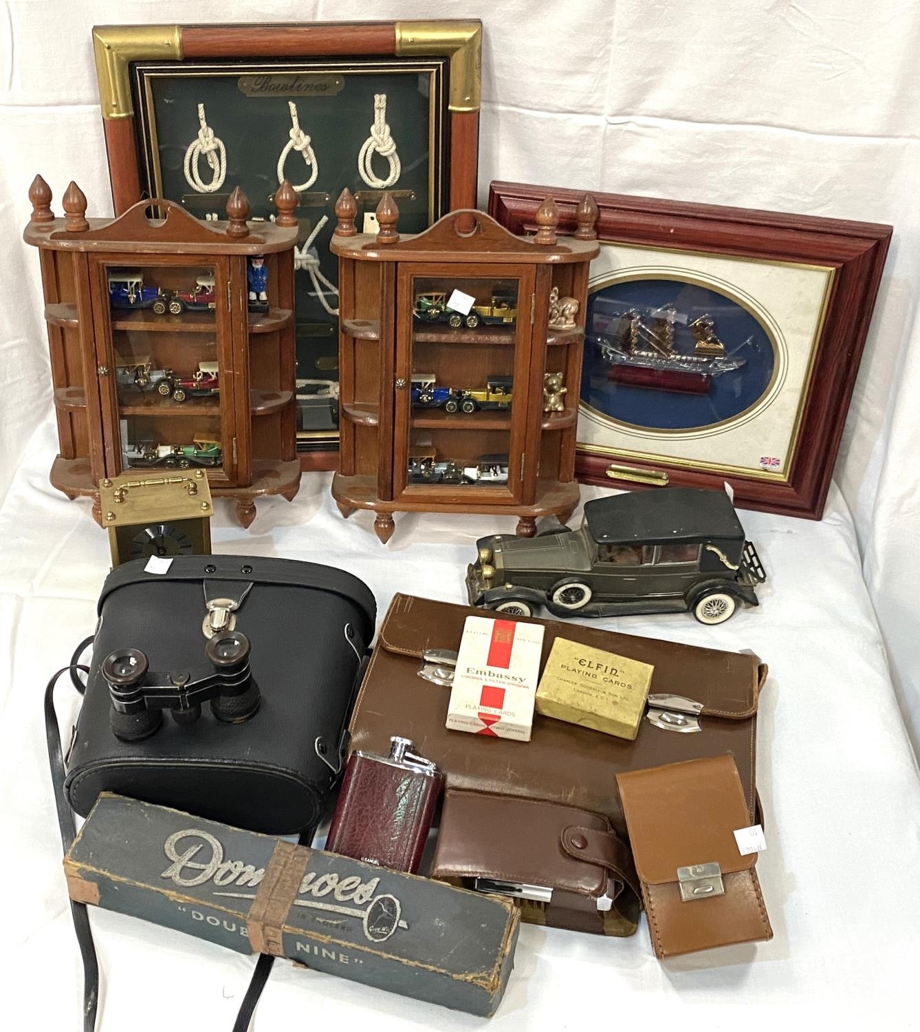 A selection of collectables: cased gentleman's overnight items
