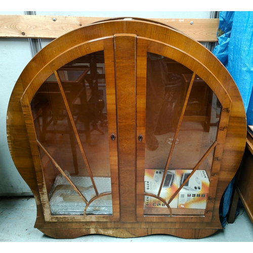 1022 - An Art Deco 'Sunrise' walnut display cabinet of circular form, width 178cm (needs some work, some ve... 