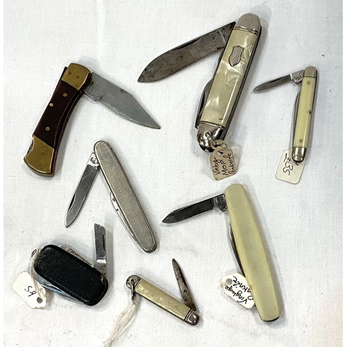18 - A collection of various antique and vintage pen/pocket knives with various types
