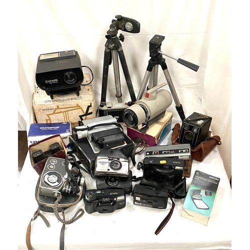 183 - A large collection of vintage cameras equipment and accessories etc