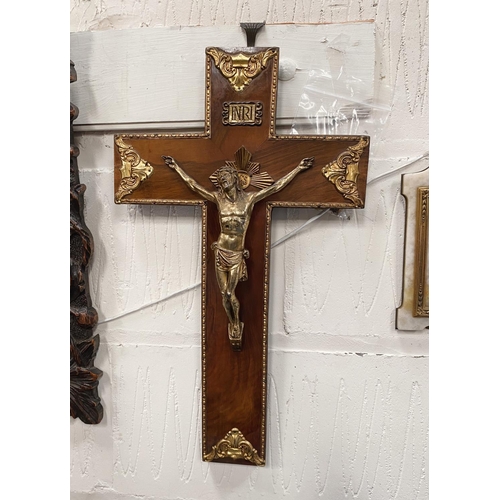 185B - An elaborate gilt on walnut crucifix, nicely detailed, ht. 49.5cm