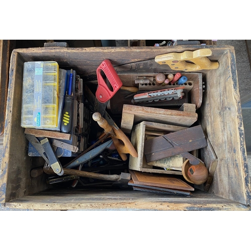 194A - A box full of various vintage tools etc