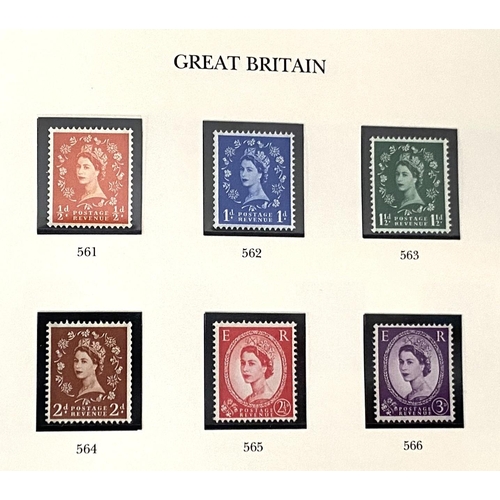 243 - GB: QEII mint issues, definitive and commemorative pre decimal 1952 - 1970 including the 5 sets of C... 