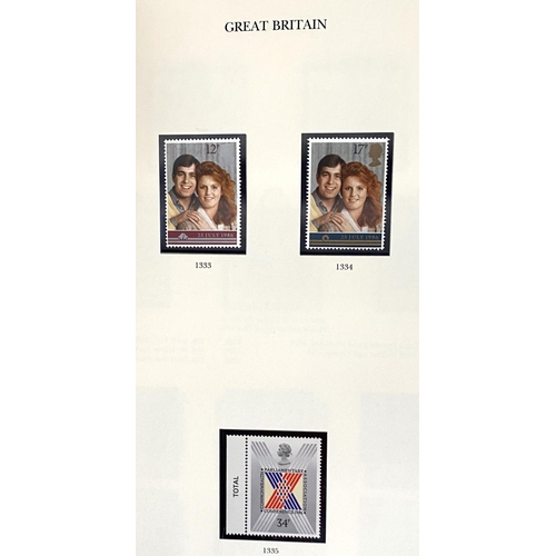 244 - GB: QEII mint issues, definitive and commemorative 1970 - 1995, in 2 albums, to include high values ... 